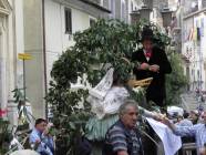 Tradizionale distribuzione di uva, ciambelle e vino - Festa S. Michele 2009