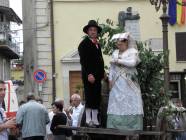 Tradizionale distribuzione di uva, ciambelle e vino - Festa S. Michele 2009