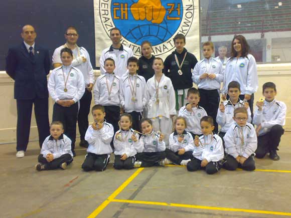 Gli atleti del Team Rinaldi al II Torneo dei Colli di Taekwon-Do  ITF disputato presso il Palariccia di Ariccia (Roma)